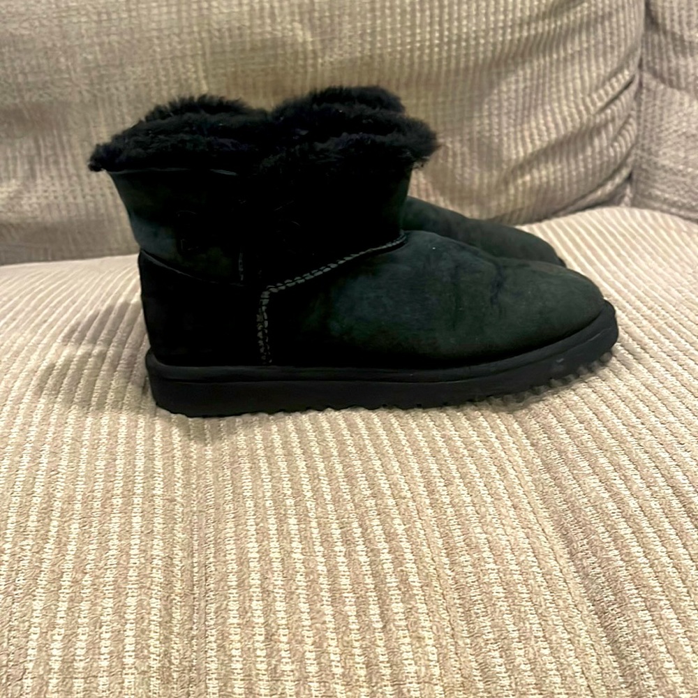 Kids Mini Bailey Button Uggs